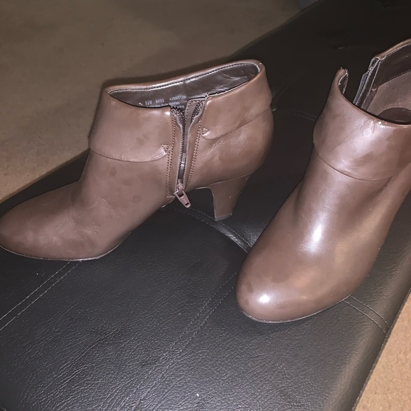 Naturalizer Booties - Picture 5 of 6